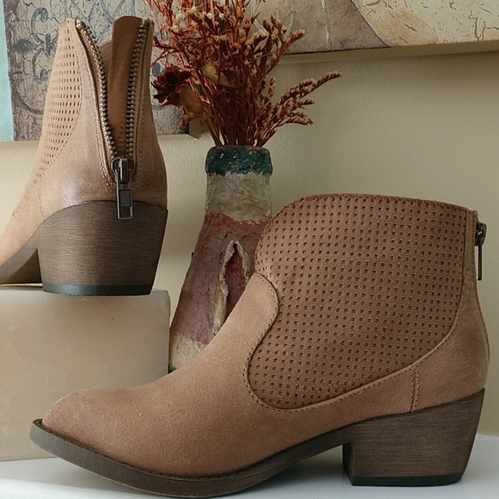 NEW Womens Western Ankle Boots Bootie Distressed Tan Sand Soft Back Zip POP 6.5M
